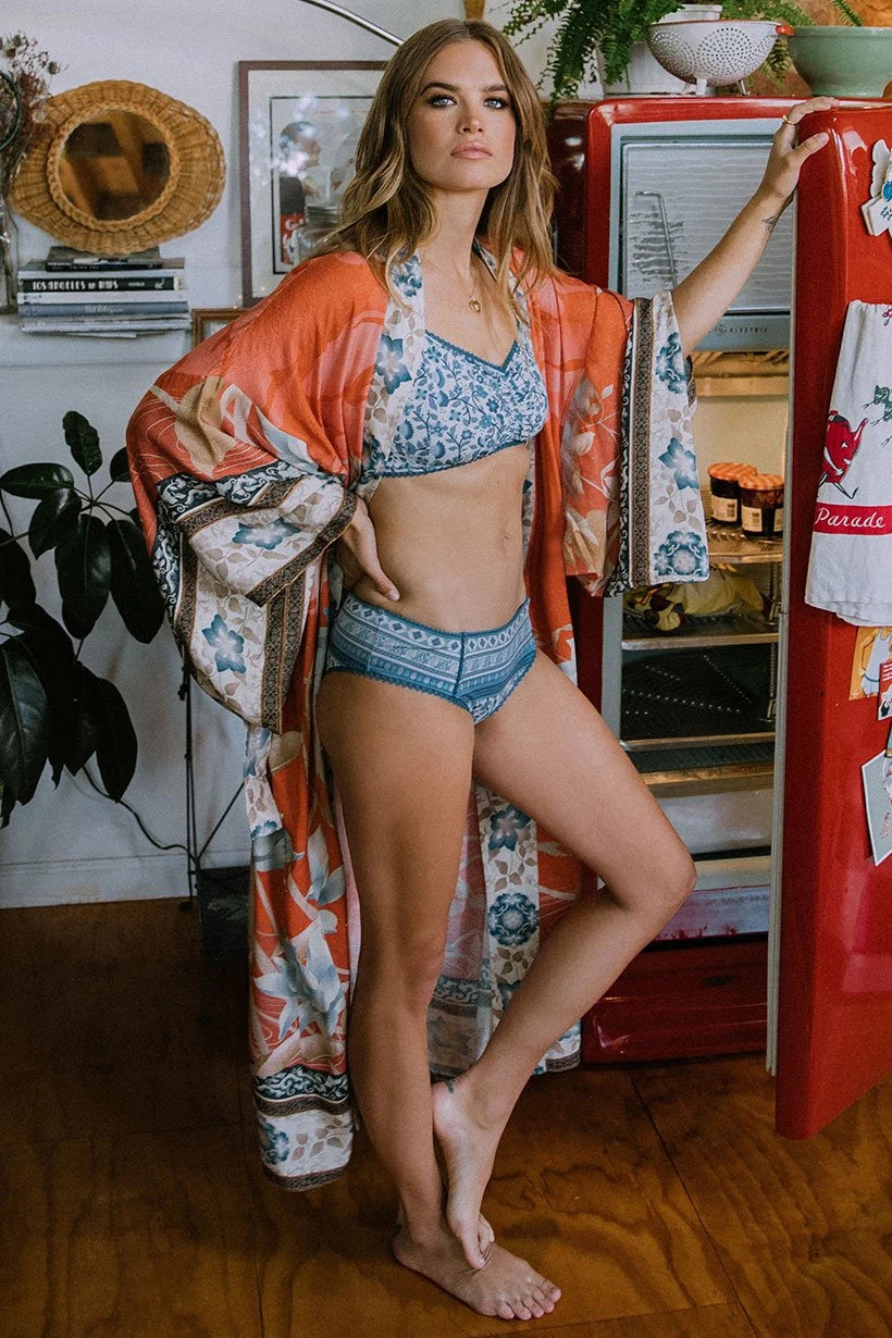 Embroidery Kaftan Beach Tunic Beach Cover up Saida de Praia Swimsuit Women Bikini cover up Pareo Sarong Beachwear Q882