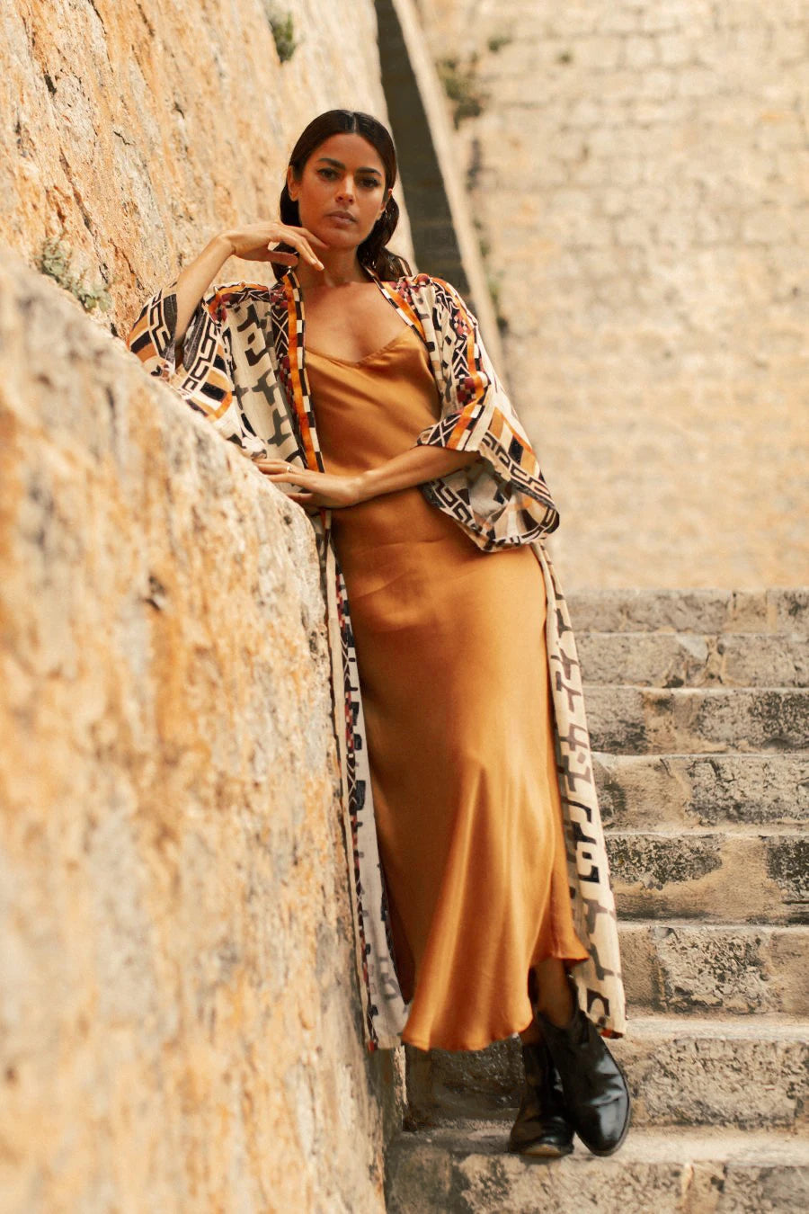 Embroidery Kaftan Beach Tunic Beach Cover up Saida de Praia Swimsuit Women Bikini cover up Pareo Sarong Beachwear Q882