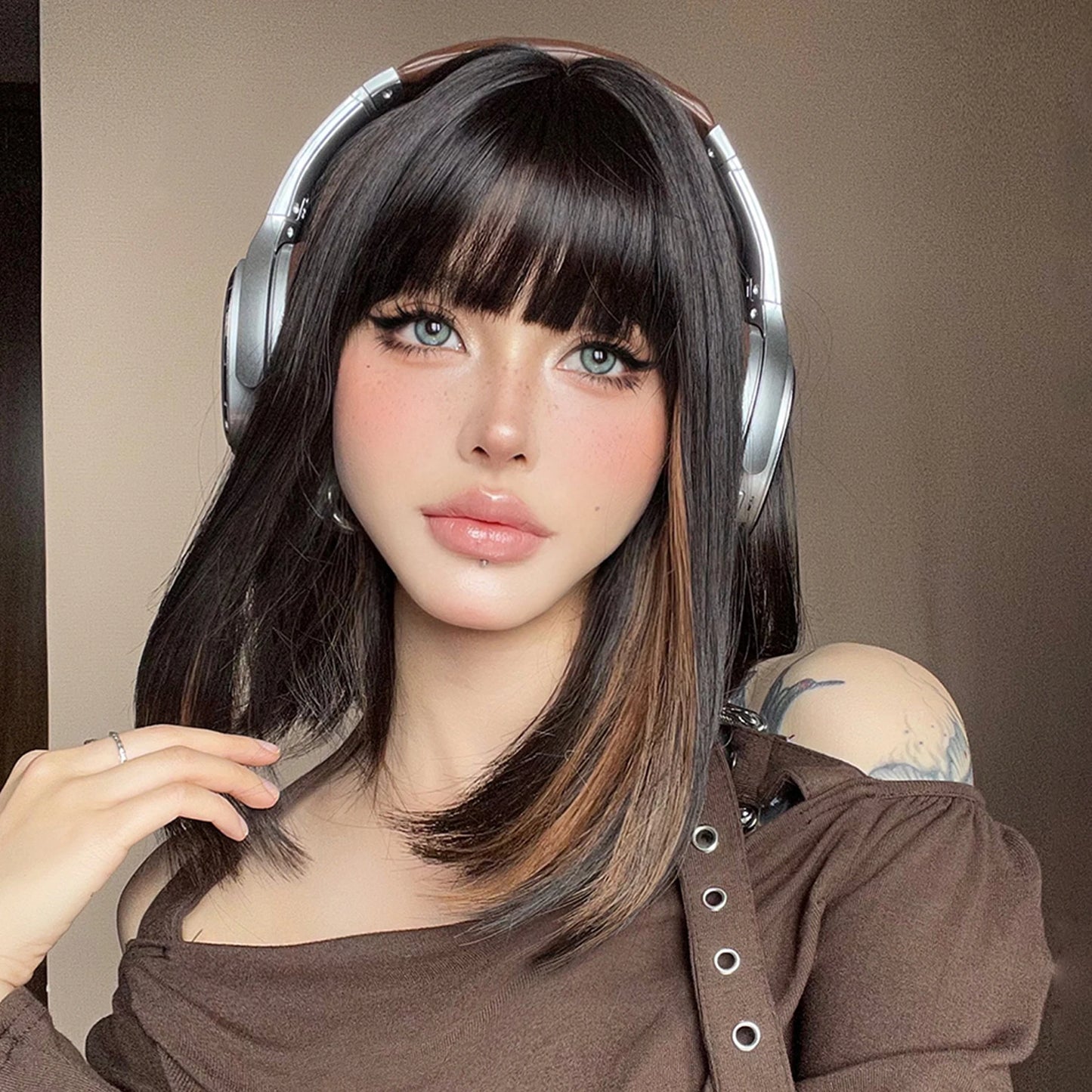 Short Straight Bob Wigs with Bangs Black Brwon Highlight Wig Daily Cosplay Natural Synthetic Hair Wigs for Women Heat Resistant