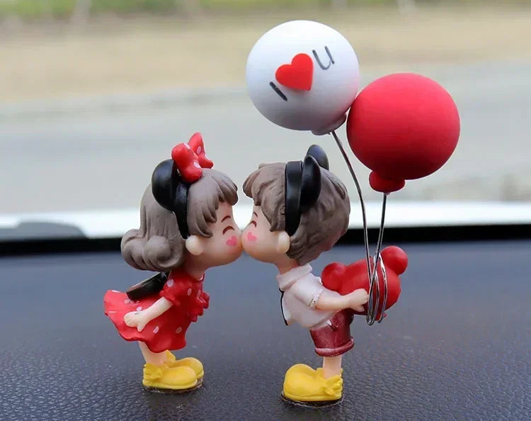 Valentine's Day Gift Cartoon Resin Couples Figurine Cute Lovers Balloon Ornament for Car Dashboard Office Desktop Home Decor