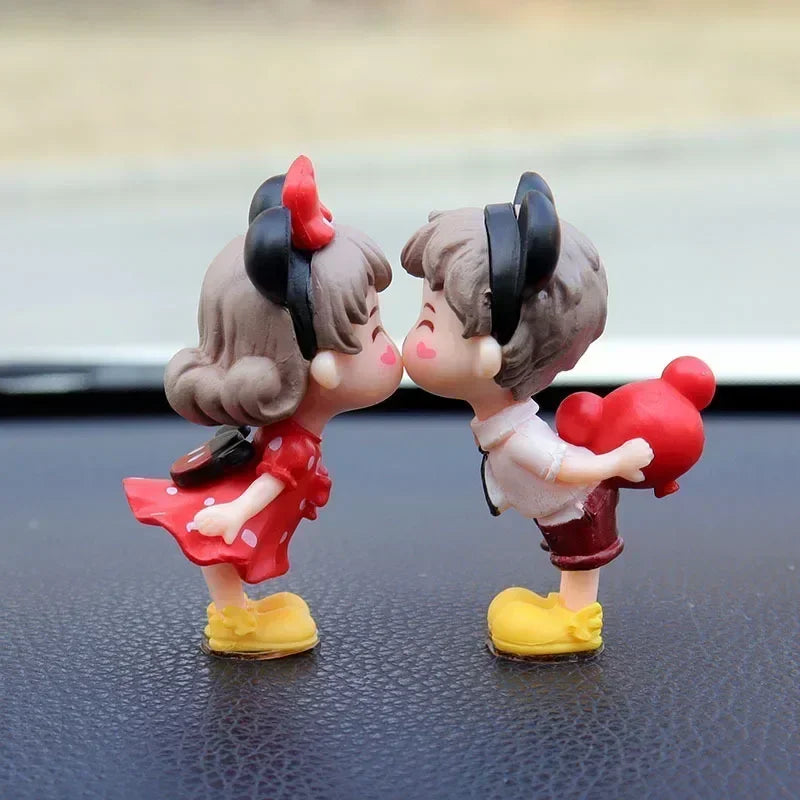 Valentine's Day Gift Cartoon Resin Couples Figurine Cute Lovers Balloon Ornament for Car Dashboard Office Desktop Home Decor