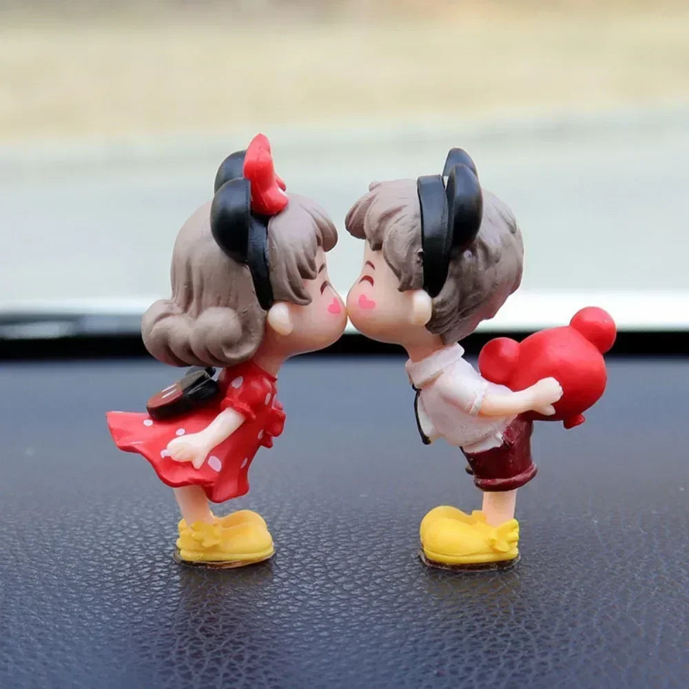 Valentine's Day Gift Cartoon Resin Couples Figurine Cute Lovers Balloon Ornament for Car Dashboard Office Desktop Home Decor
