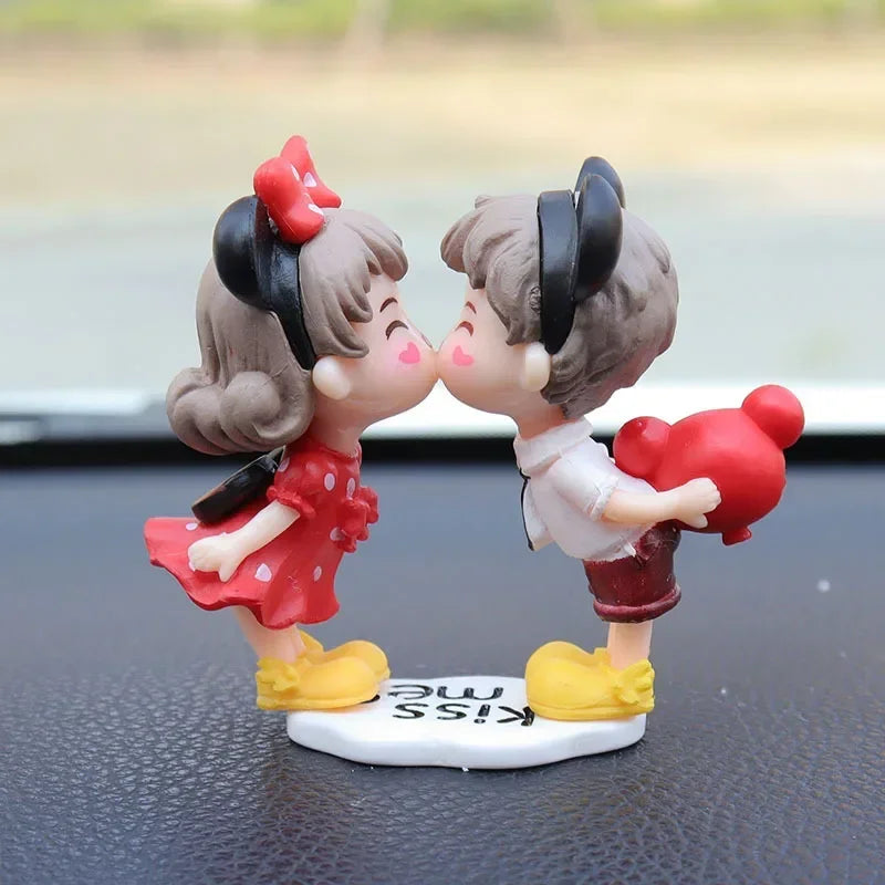 Valentine's Day Gift Cartoon Resin Couples Figurine Cute Lovers Balloon Ornament for Car Dashboard Office Desktop Home Decor