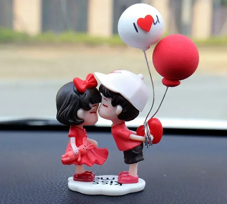 Valentine's Day Gift Cartoon Resin Couples Figurine Cute Lovers Balloon Ornament for Car Dashboard Office Desktop Home Decor