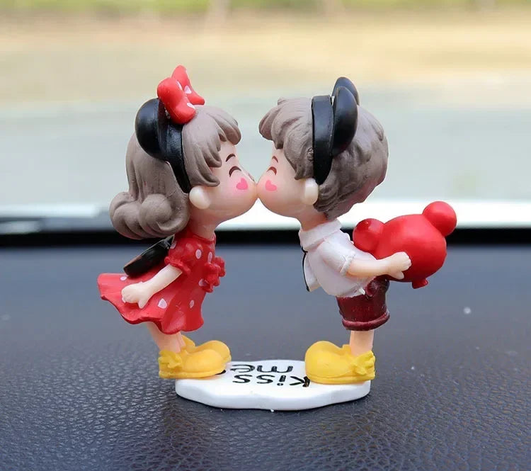Valentine's Day Gift Cartoon Resin Couples Figurine Cute Lovers Balloon Ornament for Car Dashboard Office Desktop Home Decor