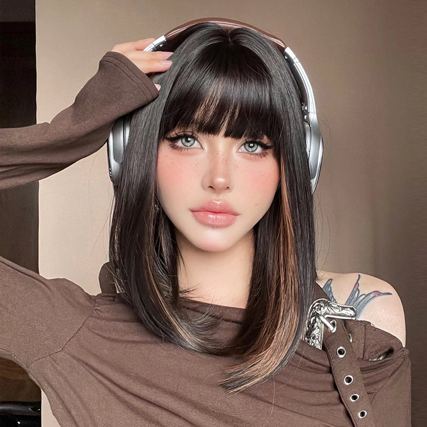 Short Straight Bob Wigs with Bangs Black Brwon Highlight Wig Daily Cosplay Natural Synthetic Hair Wigs for Women Heat Resistant