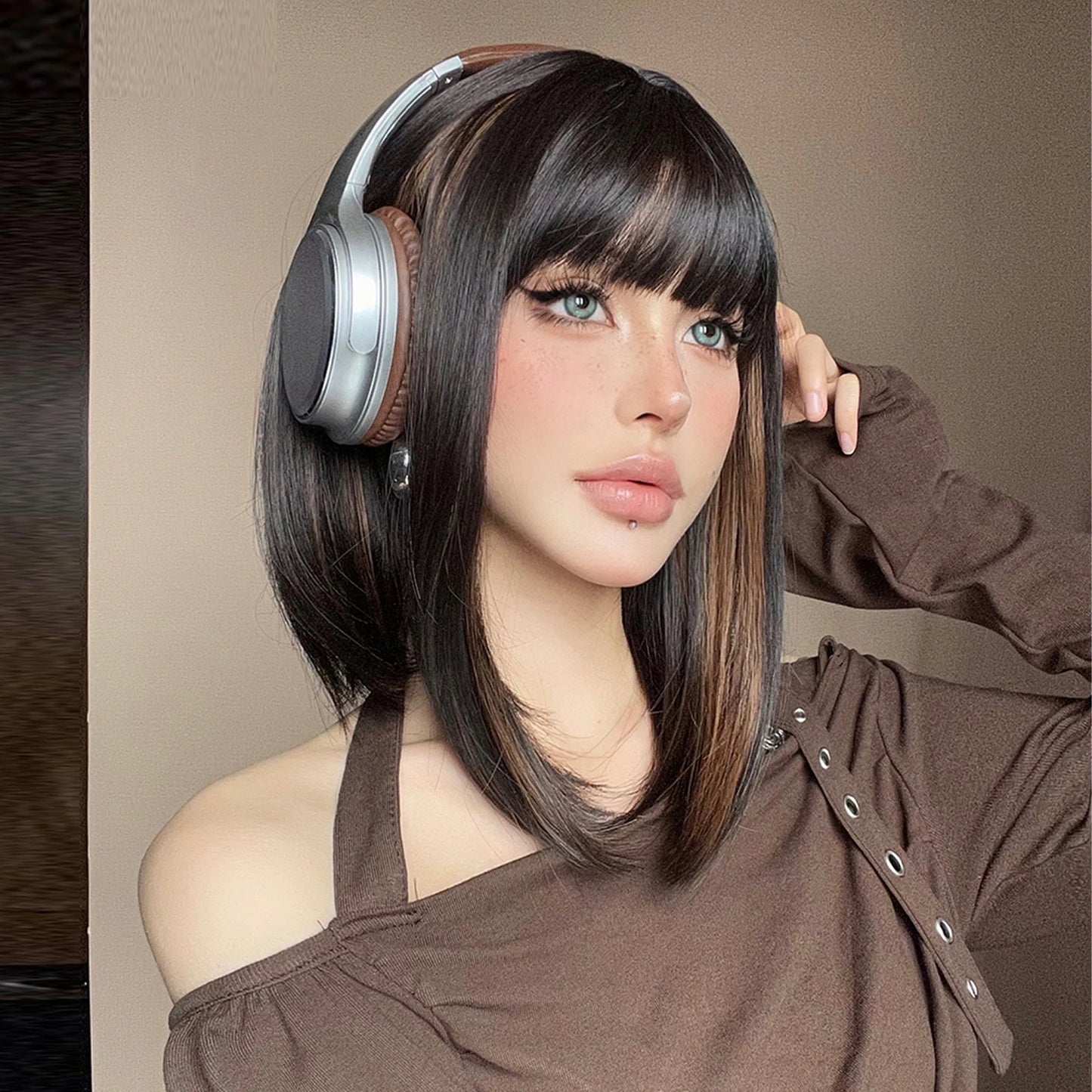 Short Straight Bob Wigs with Bangs Black Brwon Highlight Wig Daily Cosplay Natural Synthetic Hair Wigs for Women Heat Resistant