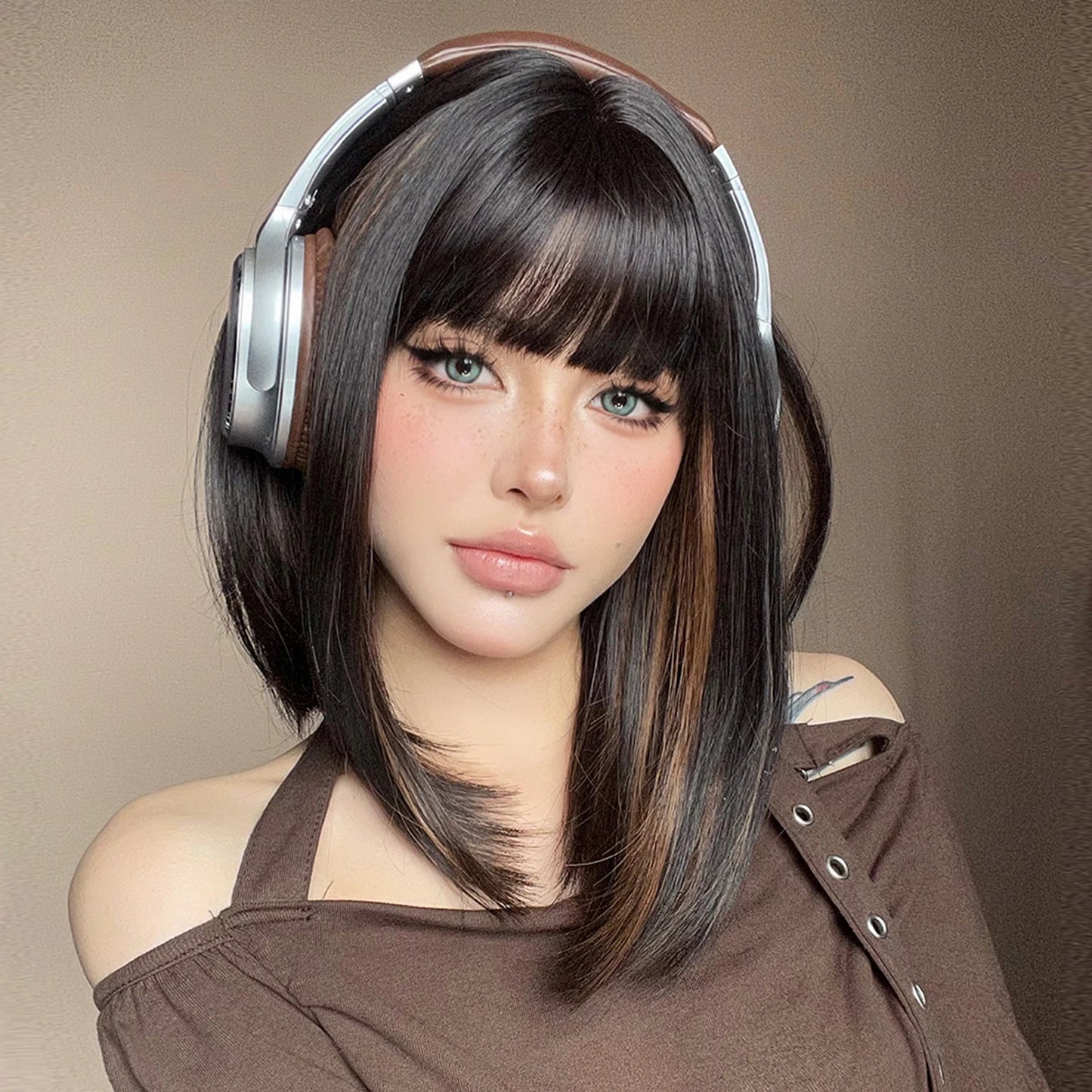 Short Straight Bob Wigs with Bangs Black Brwon Highlight Wig Daily Cosplay Natural Synthetic Hair Wigs for Women Heat Resistant