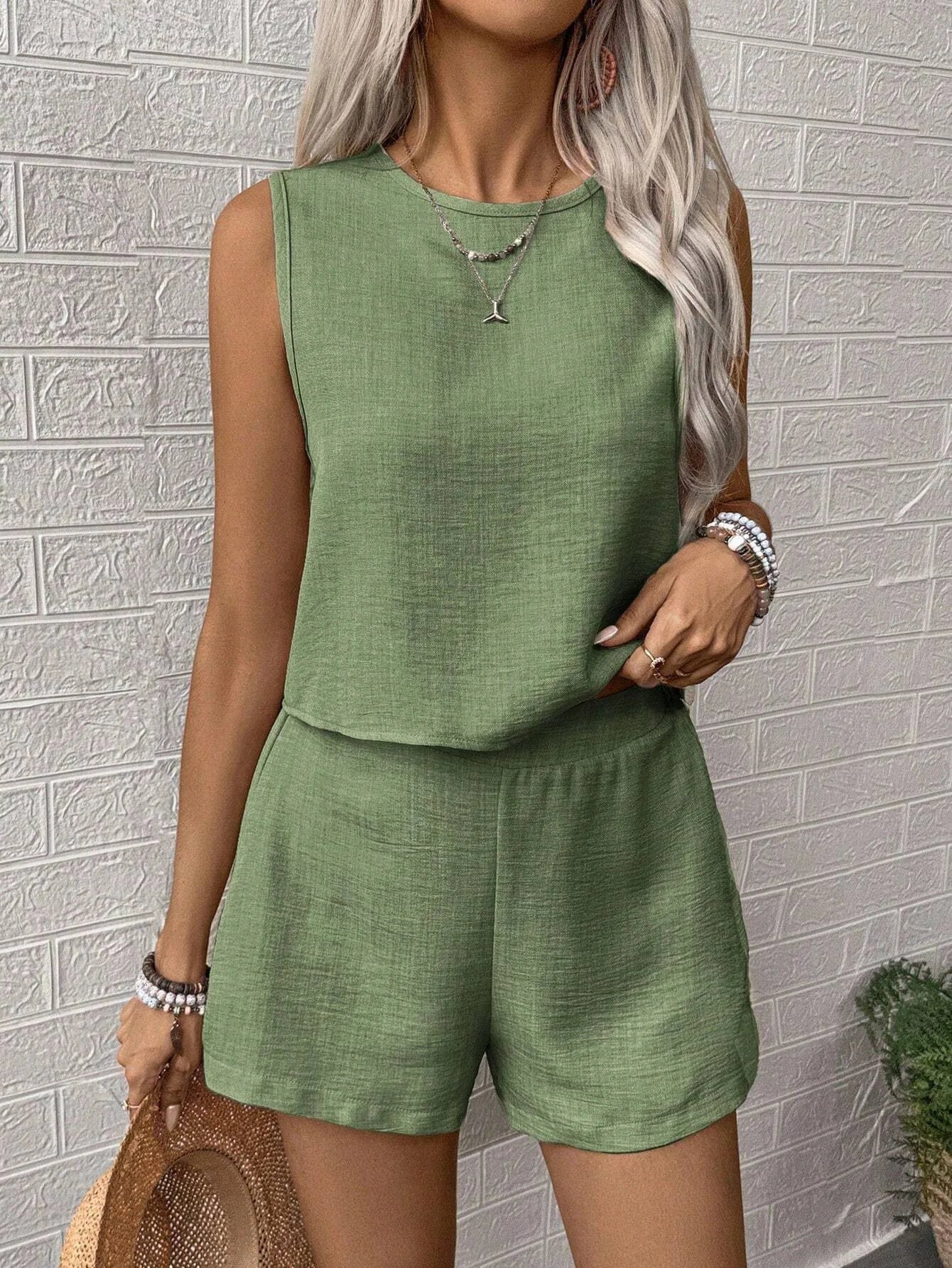 2025 Women's Solid Color Simple Fashion Casual Sleeveless Top and Shorts Set