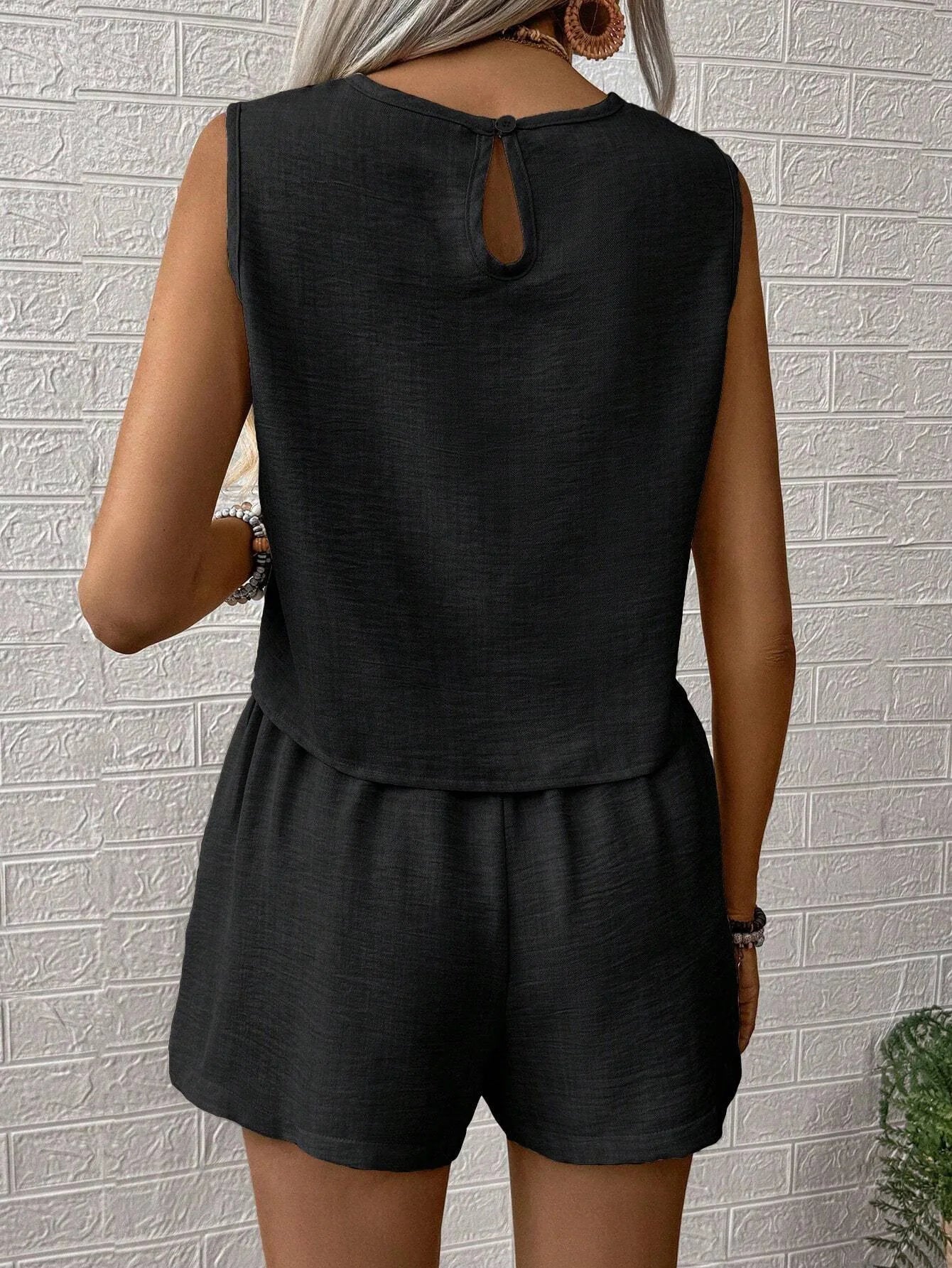 2025 Women's Solid Color Simple Fashion Casual Sleeveless Top and Shorts Set
